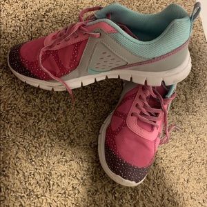 Running shoes , size 5 1/2 kids